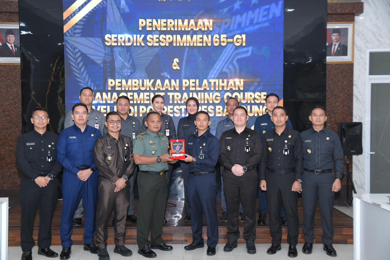 Kapolrestabes Bandung Terima Kunjungan Serdik Sespimmen Angkatan 65 Dalam Pembukaan Management Training Course Level III. 1 WhatsApp Image 2025 02 20 at 21.08.55