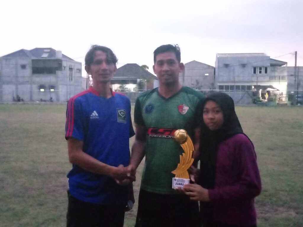 Turnamen Sepak Bola Kembali Digelar di Lapangan Pamoras, CSR FC Juara Setelah Drama Adu Penalti 2 e9c4c2f7 3777 4a45 bc90 63f6758a15c6