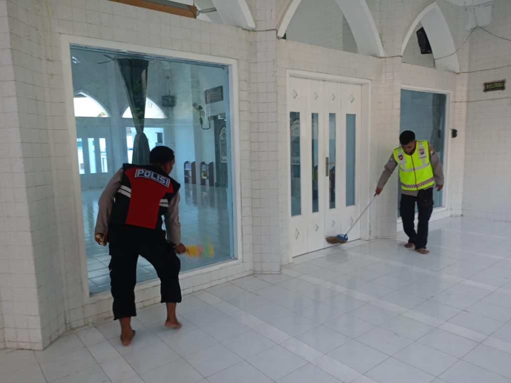 Sambut Bulan Suci Ramadan, Polres Sumenep Gelar Bakti Sosial Di Masjid 2 image 3