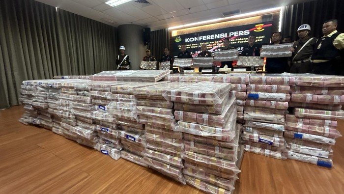 Kejagung Sita Uang Tunai Rp 565 Miliar Terkait Kasus Impor Gula, Dua Mantan Pejabat Juga Ditangkap 1 kejagung sita rp 565 miliar dari 9 tersangka kasus impor gula 1740474016802 169