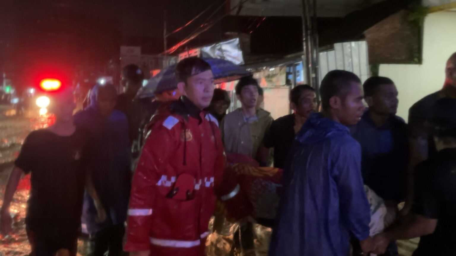 Banjir Terjang Palabuhanratu, Polres Sukabumi Gerak Cepat Evakuasi Warga Terdampak 1 IMG 20250307 WA0026 1536x864 1