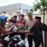 Ramadan Penuh Berkah: Bersama Komunitas Difabel, Polres Sumenep Bagi-bagi Takjil Kepada Pengendara cf422671 31c0 4239 820c 9bce5d37eec3