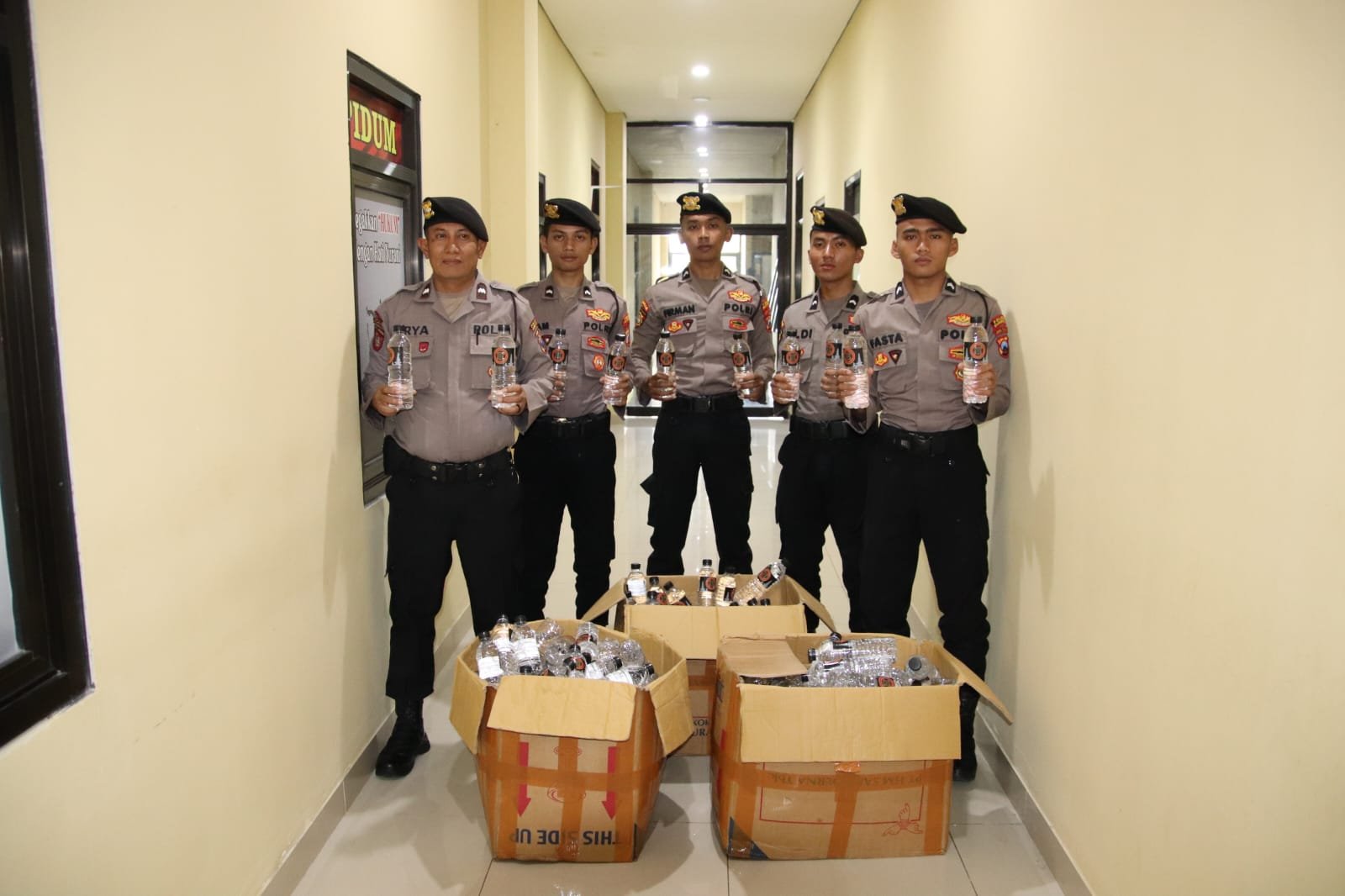 Sat Samapta Polres Sumenep Amankan 271 Botol Arak Bali 1 e7ee72b3 8c5b 492a b463 5e9f54068b72