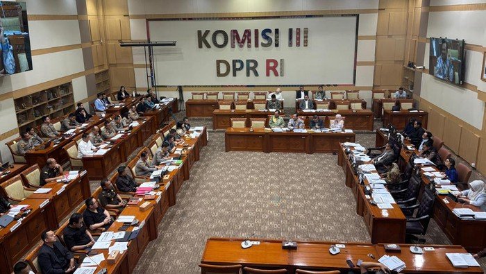 Komisi III DPR Panggil Jaksa dan Polri Bahas Kasus Investasi Bodong Net89 1 rapat komisi iii dpr 1742187127334 169