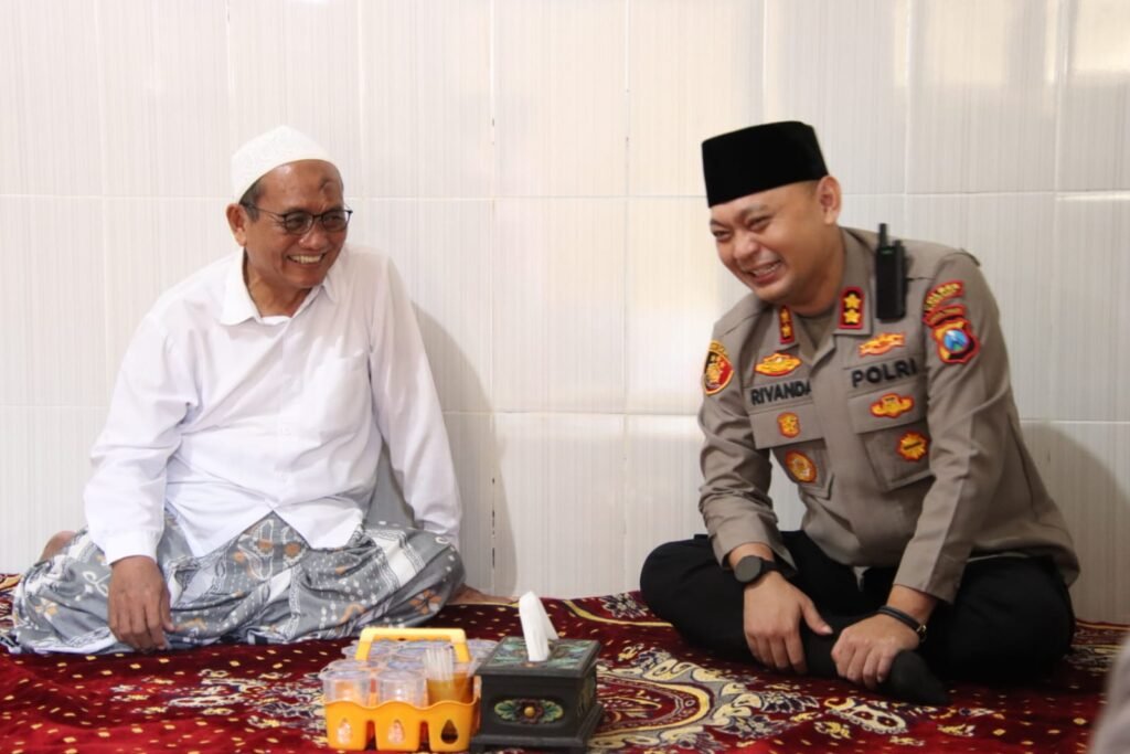 Demi Menjalin Silaturahmi Dengan Ketua PCNU Sumenep, Kapolres Sumenep Perkuat Sinergi Jaga Kamtibmas 2 WhatsApp Image 2025 04 28 at 18.35.11 c0e5e7a0