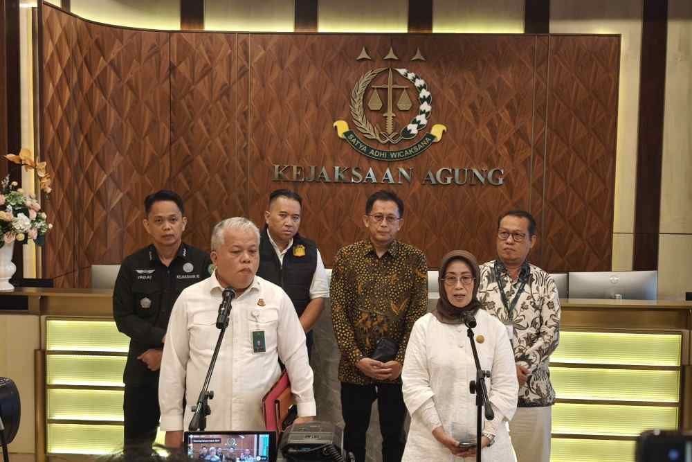 Kejagung Serahkan 10 Bundel Dokumen Kasus Perintangan Penyidikan Tian Bahtiar ke Dewan Pers 1 kejagung dewan pers 1745319724