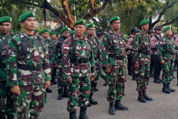 TNI Perkuat Keamanan Kantor Kejati NTT, Sinergi Lintas Lembaga Dimulai dari Senam Pagi 1 1000631848