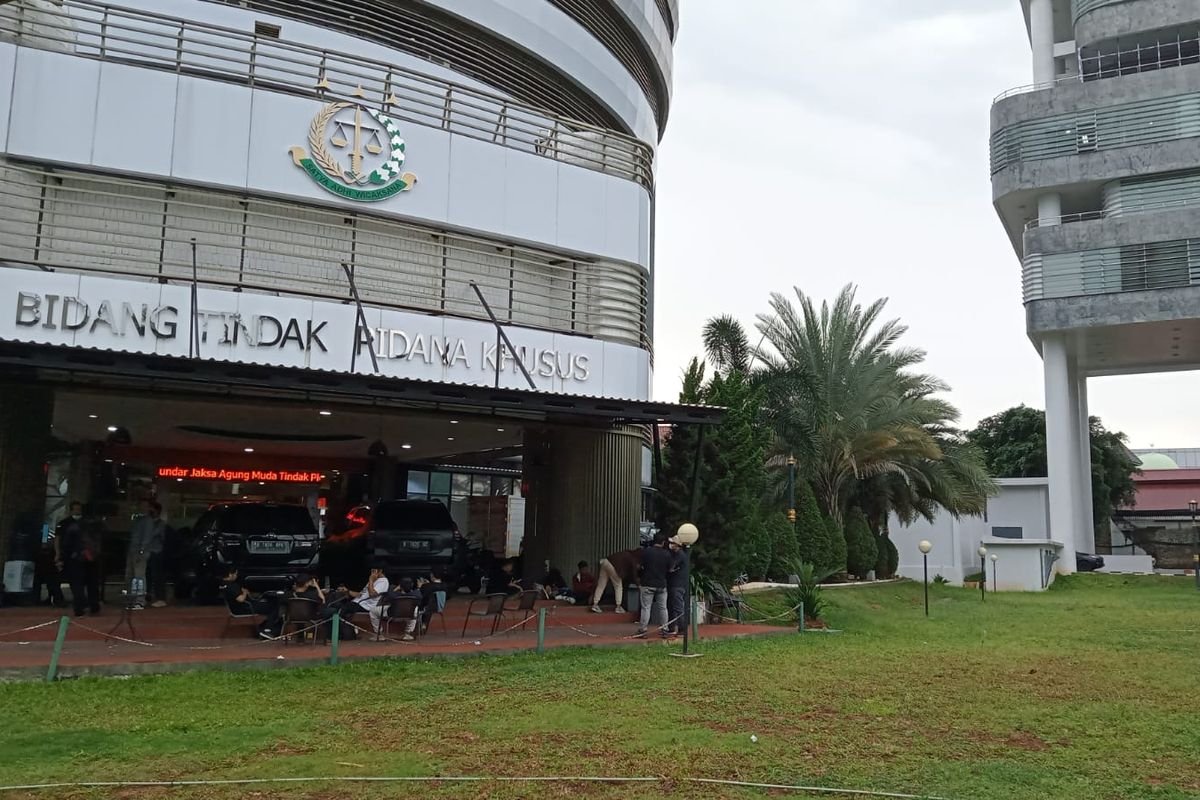 Kejagung Periksa Ketua Pengadilan Tinggi Jakarta Terkait Kasus Perintangan Penyidikan Tiga Perkara Korupsi 1 61e3ba1c390e2