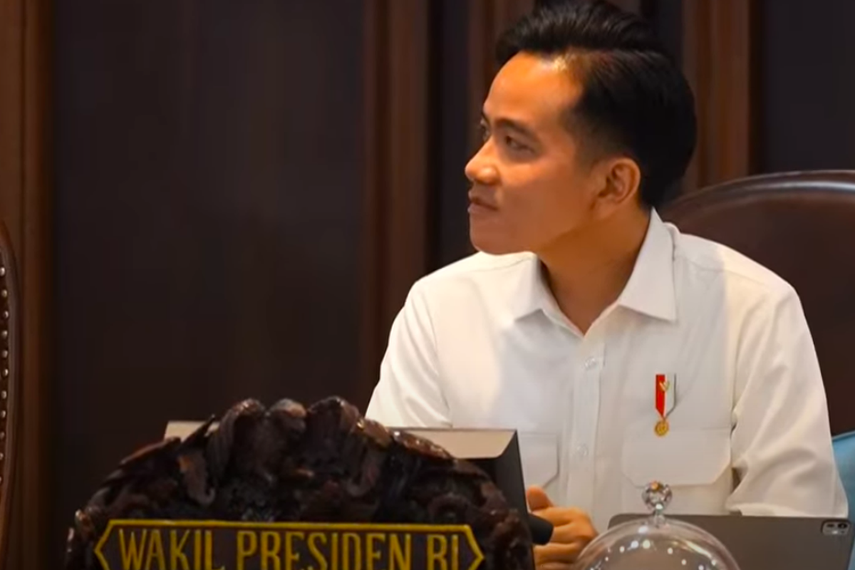 Gibran Hadiri Sidang Kabinet Paripurna, Simak Reaksi Saat Prabowo Singgung Isu Ijazah Palsu Jokowi 1 681887486e4cd