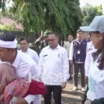 Momen Haru di Purwakarta: Penjual Nasi Langganan Peluk Gubernur Dedi Mulyadi sambil Menangis Momen haru penjual nasi peluk Gubernur Jawa Barat Dedi Mulyadi yang dulu langganannya saat sekolah 3518641404
