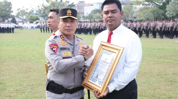 Bongkar Kasus Debt Collector Ilegal, Kompol Bery Juana dan Tim Diganjar Penghargaan Kapolda Riau 1 Screenshot 2025 05 08 104301