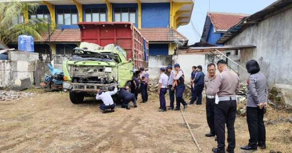 Sopir Truk Penabrak Angkot yang Tewaskan 11 Penumpang di Purworejo Meninggal Dunia, Penyidikan Lanjut 1 Screenshot 2025 05 10 002953