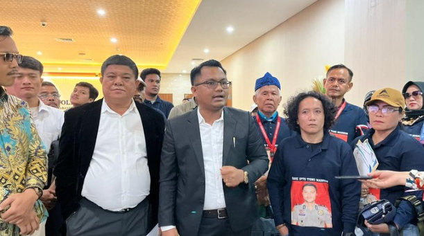 Keluarga Desak Kapolri Bentuk Tim Pencari Fakta atas Hilangnya Iptu Tomi Marbun, DPR Juga Bersikap 1 Screenshot 2025 05 14 210828