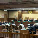 Bacakan Pleidoi, Eks Pejabat Kemenkes Budi Sylvana Klaim Tak Nikmati Uang Korupsi APD COVID-19: “Saya Hanya Jalankan Tugas” Screenshot 2025 05 24 091732