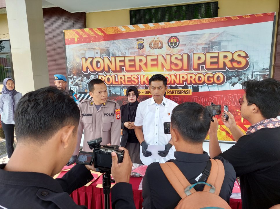 Polres Kulonprogo Ungkap Kasus Korupsi di BUMDes, Kerugian Negara Capai Lebih dari Rp1 Miliar 1 WhatsApp Image 2025 04 23 at 09.12.06