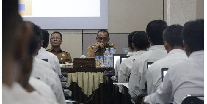 Bupati Belitung Tinjau Seleksi PPPK Tahap II Tegaskan Transparansi dan Harapkan Pegawai Berintegritas 1 WhatsApp Image 2025 05 05 at 13.13.32 035685a3