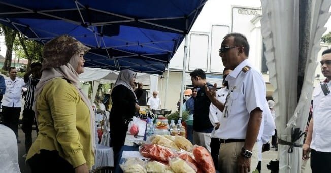 Jelang Idul Adha, Pemkab Belitung Gelar Bazar Pangan Murah untuk Ringankan Beban Masyarakat 1 WhatsApp Image 2025 05 29 at 12.56.43 a9a91f6a