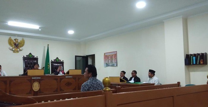 Terungkap! Terdakwa Ambo Ala Buat Ruangan Mesin Cetak Uang Palsu di Perpustakaan Kampus UIN Makassar 1 anggota polres gowa mulawarman saat menjadi saksi dalam sidang kasus uang palsu uin alauddin makassar di pn sungguminasa 1746674652814 169