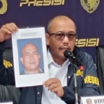dirkrimum polda metro jaya kombes wira satya triputra memperlihatkan tampang ketua mpc pemuda pancasila muhammad reza dpo kasu 1748238076315 169
