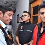 Eks Sekda Kota Bandung Ditahan Kejati Jabar, Diduga Terlibat Korupsi Lahan Kebun Binatang dua orang pengurus yayasan kebun binatang bandung berinisial s 241126112702 605