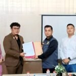 DPRD Sukabumi Resmi Adukan Dugaan Pungli Rekrutmen Buruh ke Saber Pungli ferry supriadi menyerahkan laporan soal dugaan pungki ke ketua saber pungli kompol zulkarnaen 1747385677021 169