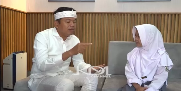 Kisah Inspiratif Nera, Siswi Penyeberang Sungai Citarum, Buat Gubernur Jabar Perintahkan Pembangunan Jembatan 1 gubernur jawa barat nera 628340740