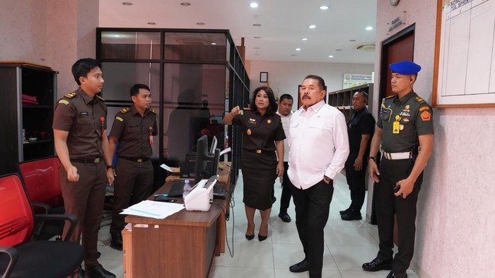 Jaksa Agung Soroti Empat Aspek Penting Saat Sidak ke Kejari Jaksel-Tangsel 1 jaksa agung st burhanuddin sidak ke sejumlah kejari di jabodetabek 1748260070679 169