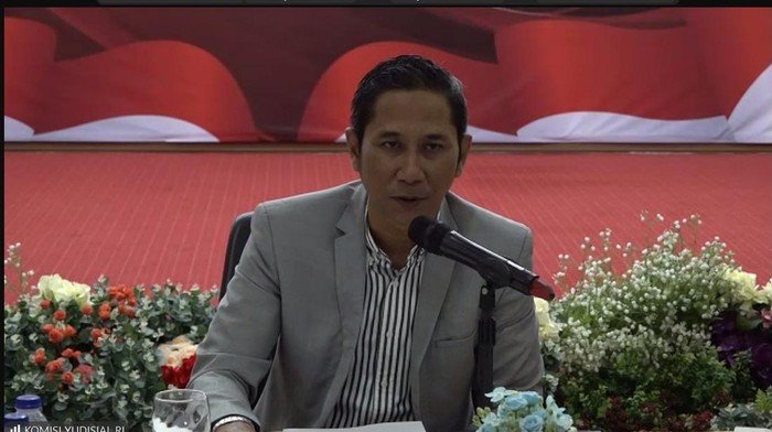 KY Rekomendasikan Sanksi Etik untuk Satu Hakim Kasasi Kasus Ronald Tannur, MA Sempat Nyatakan Tidak Ada Pelanggaran 1 juru bicara komisi yudisial mukti fajar nur dewata 1747727926012 169