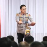 kapolda jambi irjen krisno h siregar saat memberikan arahan personel di polres batanghari 1746880496840 169