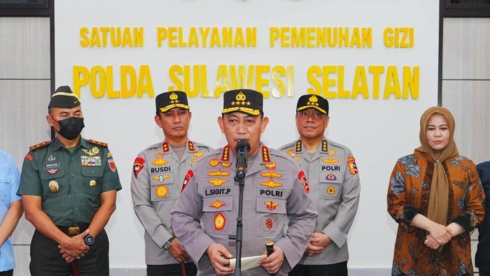 Kapolri Tinjau SPPG Polda Sulsel, Pastikan Kesiapan Dukung Program Makan Bergizi Gratis (MBG) 1 kapolri jenderal listyo sigit prabowo meninjau satuan pelayanan pemenuhan gizi sppg polda sulawesi selatan sulsel 1747303866298 169