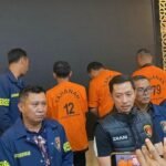 Minta Jatah Proyek Rp 5 Triliun Tanpa Lelang, Ketua Kadin Cilegon Jadi Tersangka dan Ditahan ketua kadin cilegon ditetapkan sebagai tersangka dan ditahan terkait kasus minta jatah proyek rp 5 triliun tanpa lelang dok po 1747414116656 169
