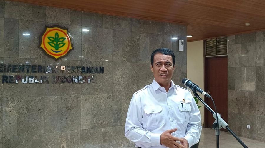 Mentan Amran Sulaiman Coret Calon Pejabat Titipan Keluarga: “Ini Kementerian, Bukan Perusahaan Keluarga” 1 menteri pertanian mentan ri amran sulaiman di kantor kementerian pertanian ri pada selasa pagi 2942025 cnbc indonesiamartyasar 1745899537162 169