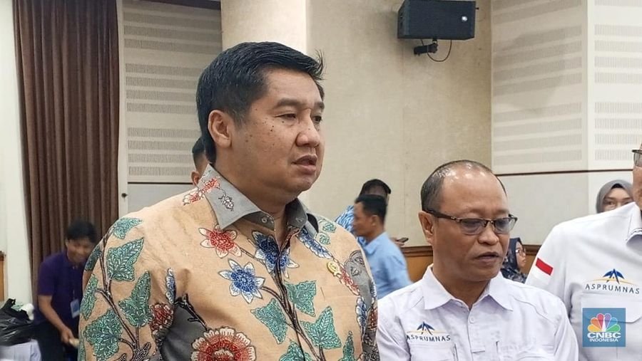 menteri perumahan dan kawasan permukiman maruarar sirait di kantor badan pengawasan keuangan dan pembangunan jakarta timur kam 1745505841443 169