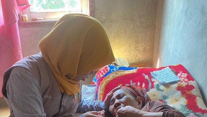 Diduga Penculik, Nenek di Cianjur Babak Belur Dihajar Warga — Polisi Tangkap Satu Pelaku 1 nenek asyah alami luka lebam usai dihajar warga lantaran dituduh culik anak 1746508175719 169