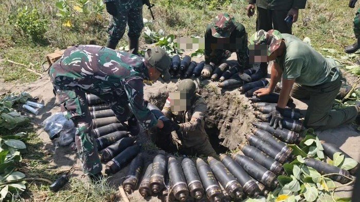 Tragedi Ledakan Amunisi di Garut: 13 Orang Tewas Saat Proses Pemusnahan, Termasuk 4 Prajurit TNI 1 penampakan amunisi sebelum ledakan di garut 1747045785372 169