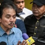 Roy Suryo Dicecar 26 Pertanyaan Terkait Laporan Ijazah Palsu Jokowi di Polda Metro Jaya roy suryo diperiksa terkait kasus tudingan ijazah palsu jokowi 1747296660878 169