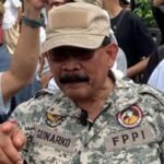 Kopassus Mayjen Purn Soenarko saat diwawancarai di depan Kantor KPU RI