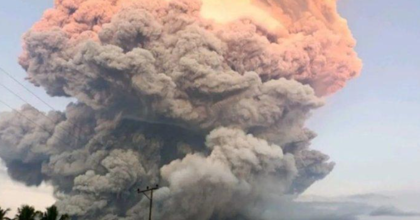 Letusan Gunung Lewotobi Laki-laki Bikin Langit Gelap: Kolom Abu 10.000 Meter, Warga Diimbau Waspada 1 Screenshot 2025 06 19 092117