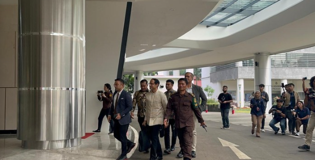 Nadiem Makarim Penuhi Panggilan Kejagung, Diperiksa Terkait Kasus Pengadaan Laptop Rp 9,9 Triliun 1 Screenshot 2025 06 23 124326