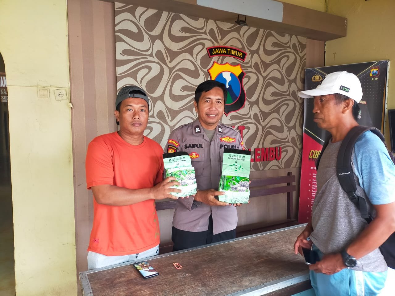 Nelayan Masalembu Kembali Temukan 3 Kg Sabu, Diserahkan Kepada Polsek Masalembu 1 WhatsApp Image 2025 06 01 at 20.35.41 f1a21512