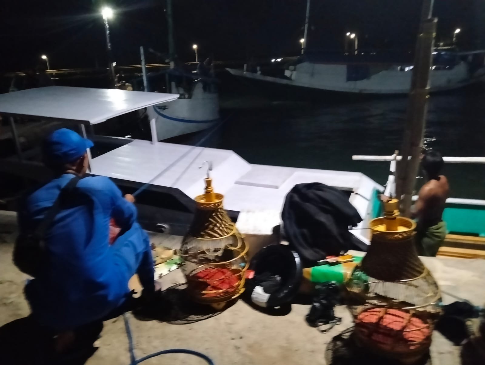 Terjadi Laka Laut Akibat Mesin Mati KMP. PUTRA BAHARI GT.06, Mengakibatkan Kapal Kandas dan Karam di Kolam Pelabuhan Rakyat Kec. Dungkek Kab. Sumenep 1 WhatsApp Image 2025 06 07 at 05.23.56 7f156948