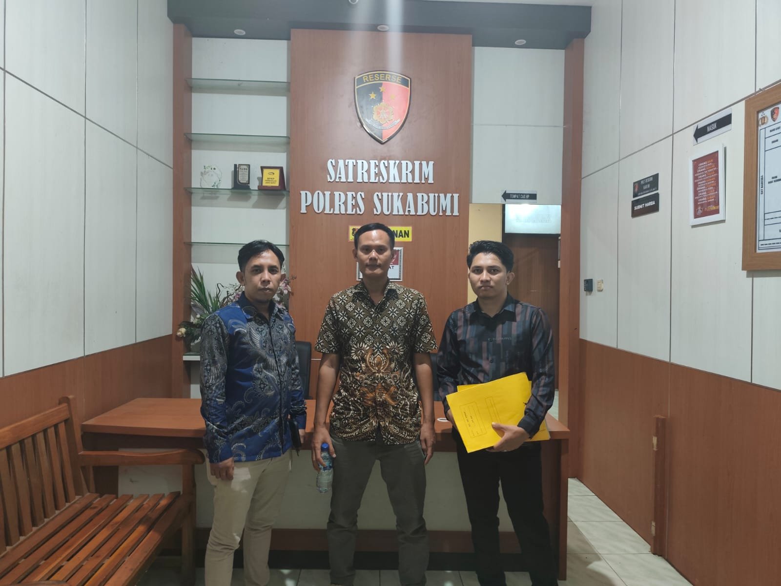 Bantuan Perahu Dipersoalkan, Kades Mandrajaya Jalani Pemeriksaan Klarifikasi di Polres Sukabumi 1 WhatsApp Image 2025 06 14 at 06.46.09 4cff3c12