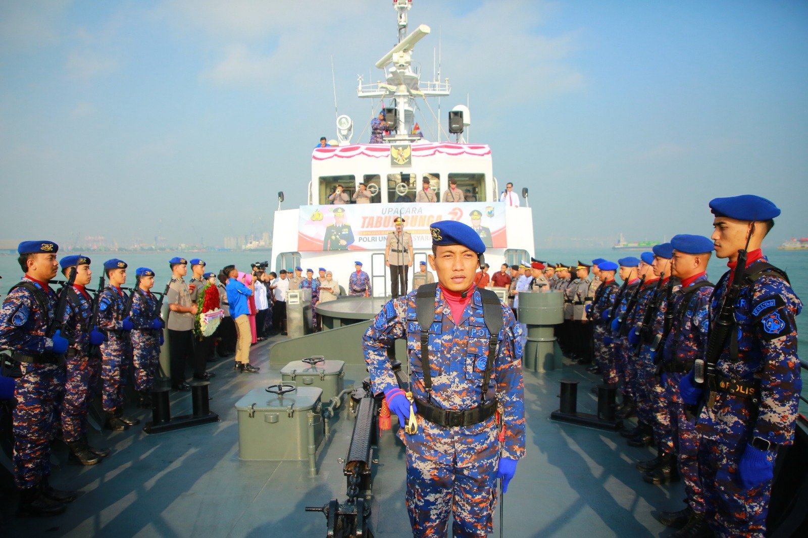 Direktorat Kepolisian Perairan dan Udara (Ditpolairut)Gelar Tabur Bunga di Perairan Suramadu 1 WhatsApp Image 2025 06 23 at 14.34.12 8c7a0d2e
