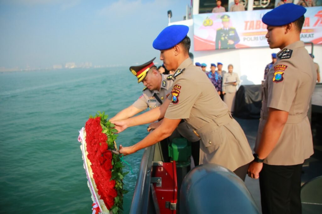 Direktorat Kepolisian Perairan dan Udara (Ditpolairut)Gelar Tabur Bunga di Perairan Suramadu 3 WhatsApp Image 2025 06 23 at 14.34.13 9cf73c0e