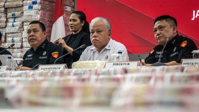 Kejagung Masih Hitung Kerugian Negara dalam Kasus Dugaan Korupsi Pengadaan Laptop Kemendikbud 1 kejagung sita 11 triliun lebih terkait korupsi ekspor cpo 1750151006281 169