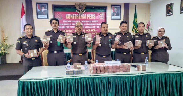kejari ponorogo sita uang rp 31 miliar dan 14 kendaraan 1750755032623 169 1