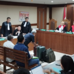 Uang Rp 20,1 M Disita dari Rumah Eks Ketua PN Surabaya, Ketua RT Ungkap Detik-Detik Penggeledahan Screenshot 2025 07 05 110819