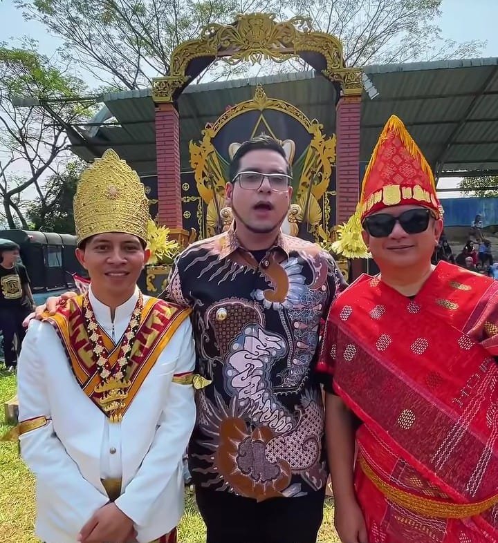 Kelurahan Situmekar Tampilkan Kekayaan Budaya Lokal di Karnaval HUT ke-43, Wakil Wali Kota Sukabumi Hadir Meriahkan Acara 1 WhatsApp Image 2025 07 12 at 19.44.08 5b56a7b8