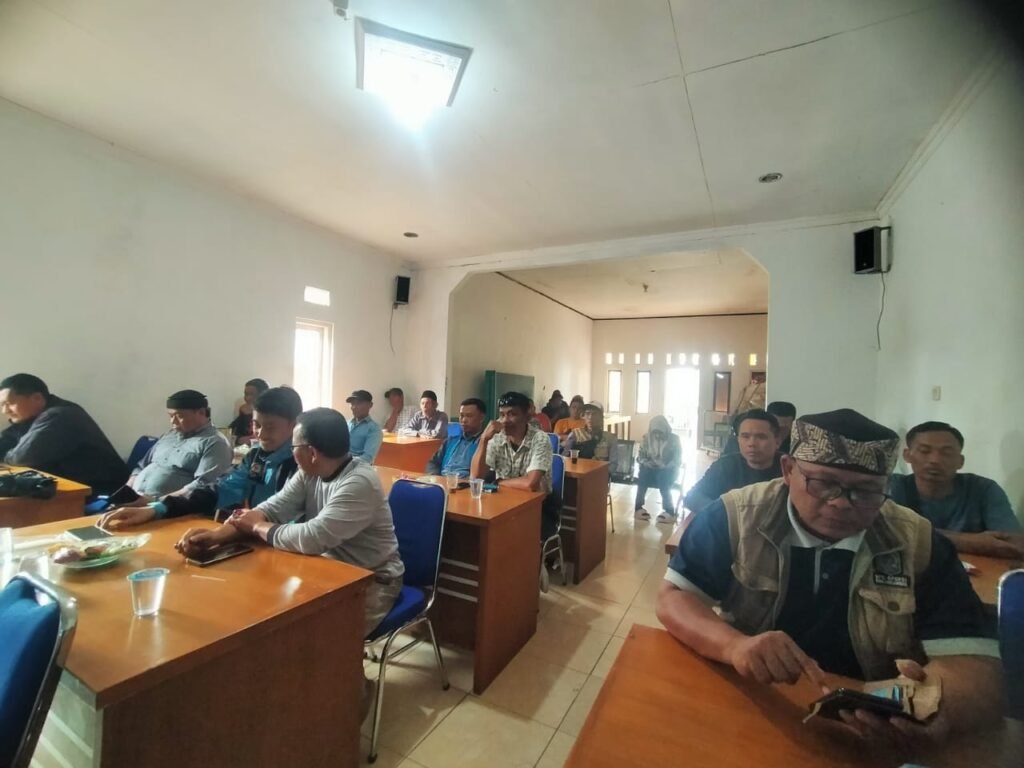 Desa Neglasari Gelar Musyawarah Khusus Bumdes Berdaya Sinergi Menuju Kegiatan Usaha yang Layak dan Berkelanjutan 2 WhatsApp Image 2025 07 13 at 14.12.33 4de42b25
