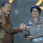 Iptu Ulva Baso Raih Hoegeng Awards 2025 Lewat Inovasi “Meja Tanpa Laci”: Bukan Sekadar Slogan penerima hoegeng awards 2025 kategori polisi inovatif iptu andi sriulva baso 1752673608636 43